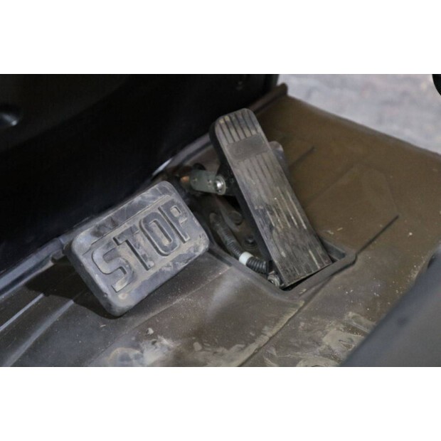 2017 Hyundai 16B-9-43031304