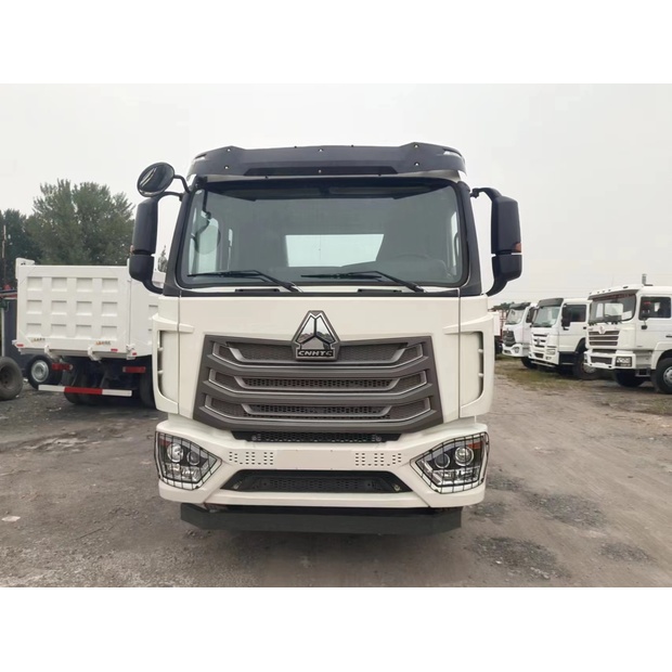 2024 Sinotruk HOWO371-43045399