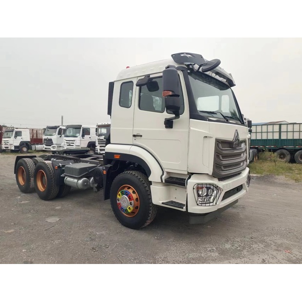 2024 Sinotruk HOWO371-43045400