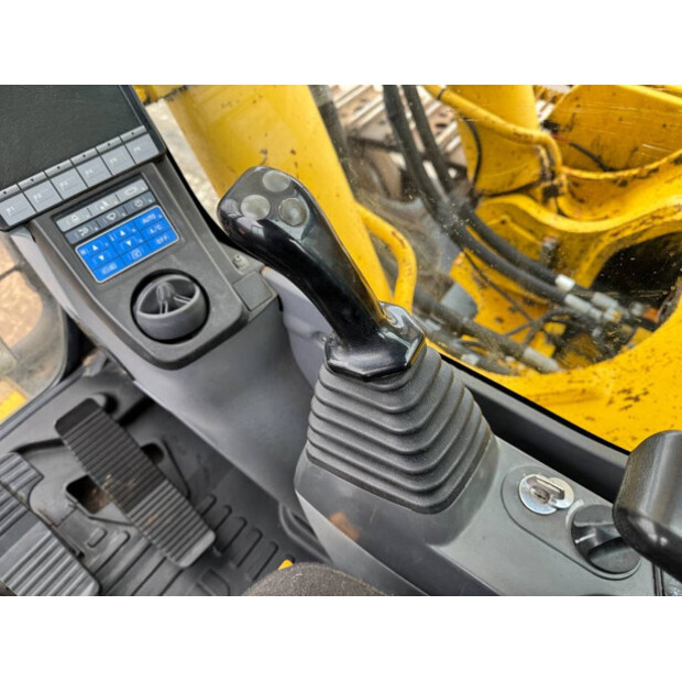 2015 Komatsu PC700LC-8EO-43045970