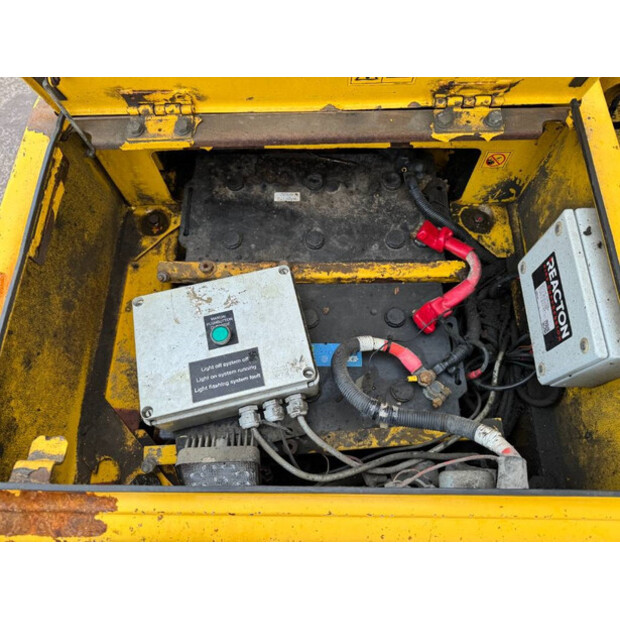 2015 Komatsu PC700LC-8EO-43045996