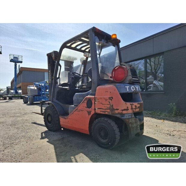 2011 تويوتا 02-8FGF20-43047164