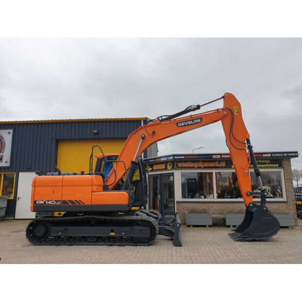 2023 ديفيلون DX140LC-43049328