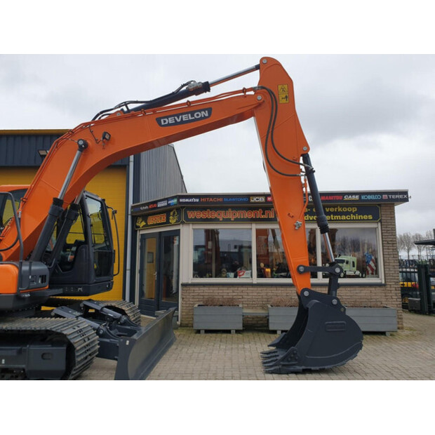 2023 ديفيلون DX140LC-43049335