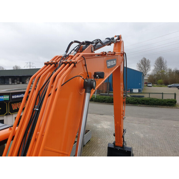 2023 ديفيلون DX140LC-43049339