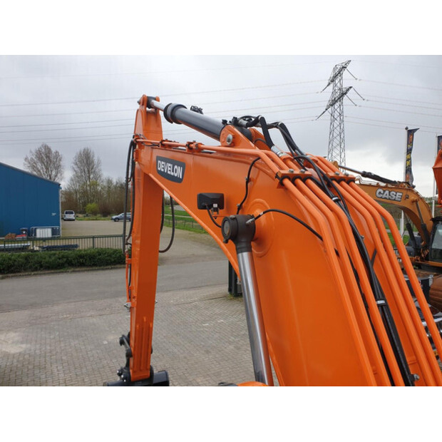 2023 ديفيلون DX140LC-43049342