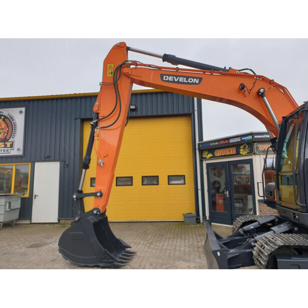 2023 ديفيلون DX140LC-43049347