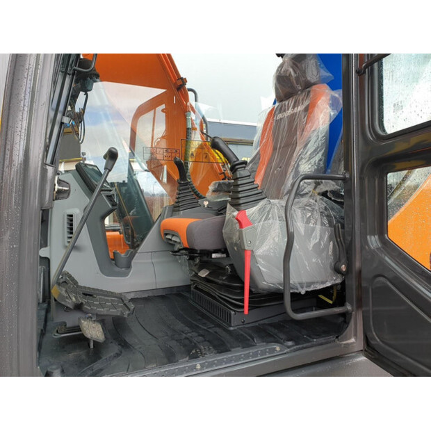 2023 ديفيلون DX140LC-43049401