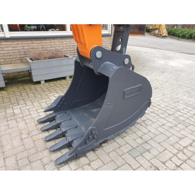 2023 ديفيلون DX140LC-43049437