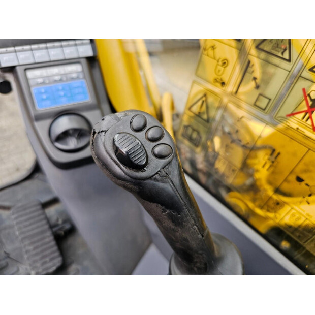 2015 Komatsu HB215LC-2-43049965