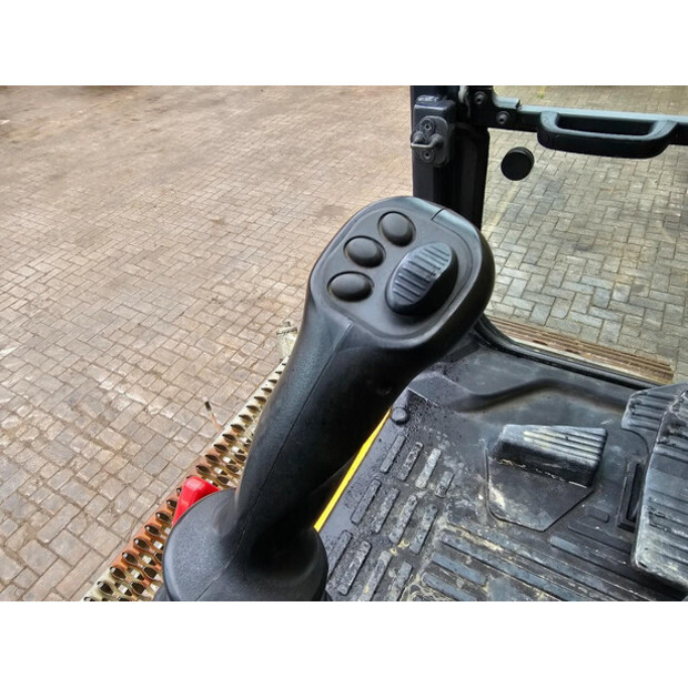 2015 Komatsu HB215LC-2-43049969