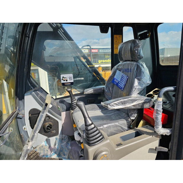 2025 هيونداي R215L-43050104