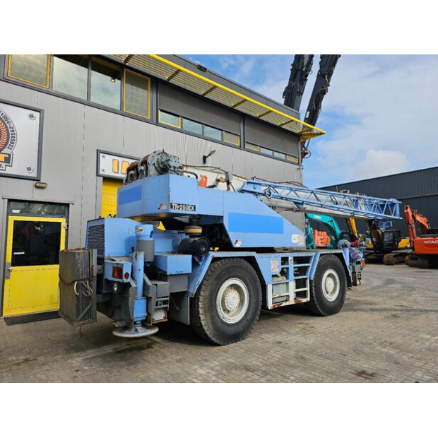 2001 TADANO TR250E-43050343