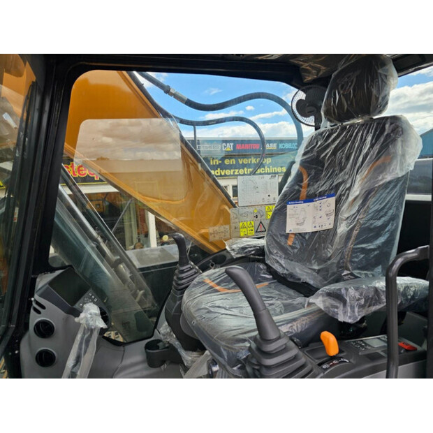 2025 CASE CX220C-43052195