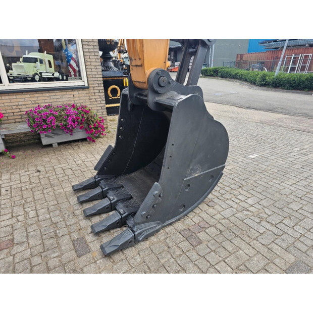 2025 CASE CX220C-43052211