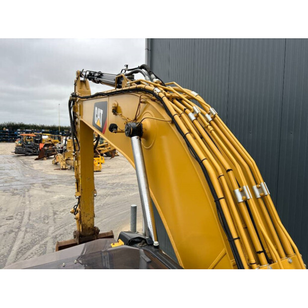 2018 Caterpillar 323-43054607