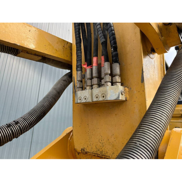 2018 كاتربيلر 323FL-43055007