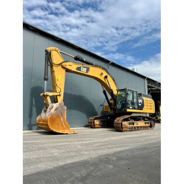 2017 كاتربيلر 352F-43055544