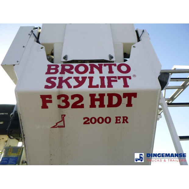 2000 فولفو FM12-43055657