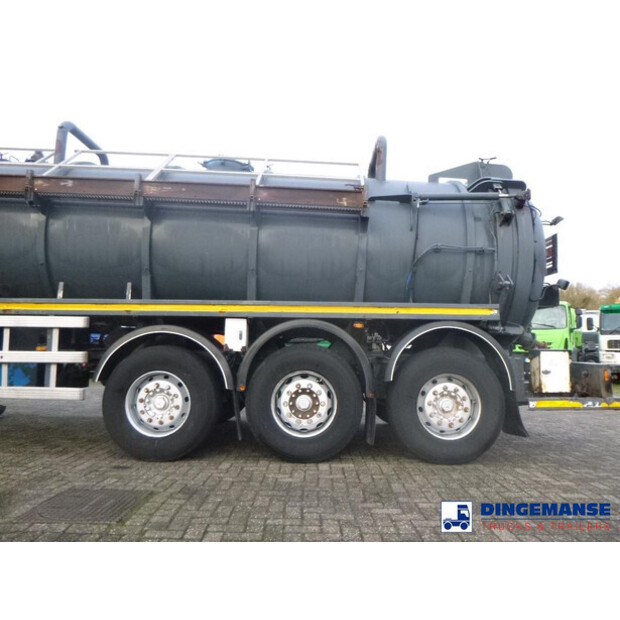 2002 WHALE OTHERS-43060929