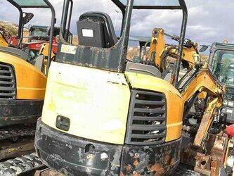 صورة ل حفارات صغيرة 2014 بوبكات E27