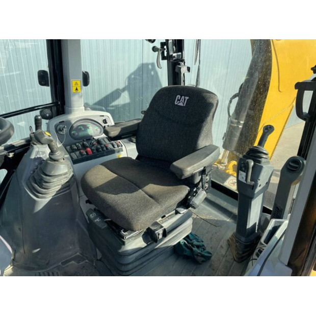 2017 Caterpillar 432F2-43091208