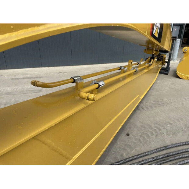 2025 Caterpillar 320D-43091368