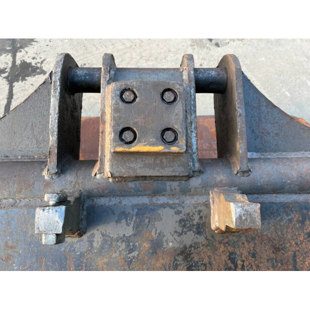 2011 فولفو S1-43093148