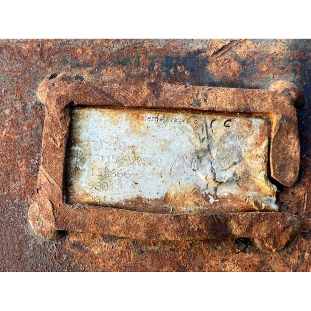 2011 فولفو S1-43093151