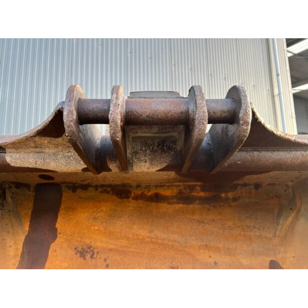 2011 فولفو S1-43093152