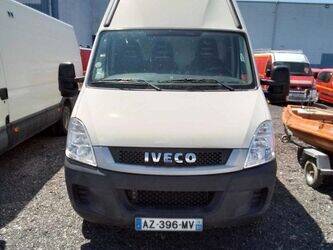 صورة ل مقطورات صندوقيجة فان 2010 ايفكو 35C15