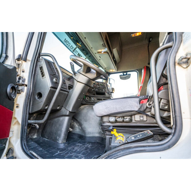 2015 فولفو FMX 460-43114848