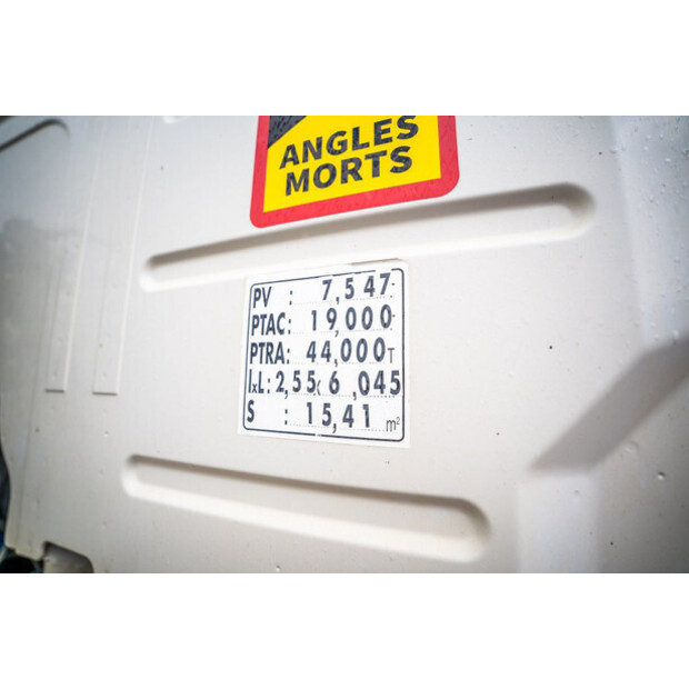 2016 فولفو FMX 460-43114897