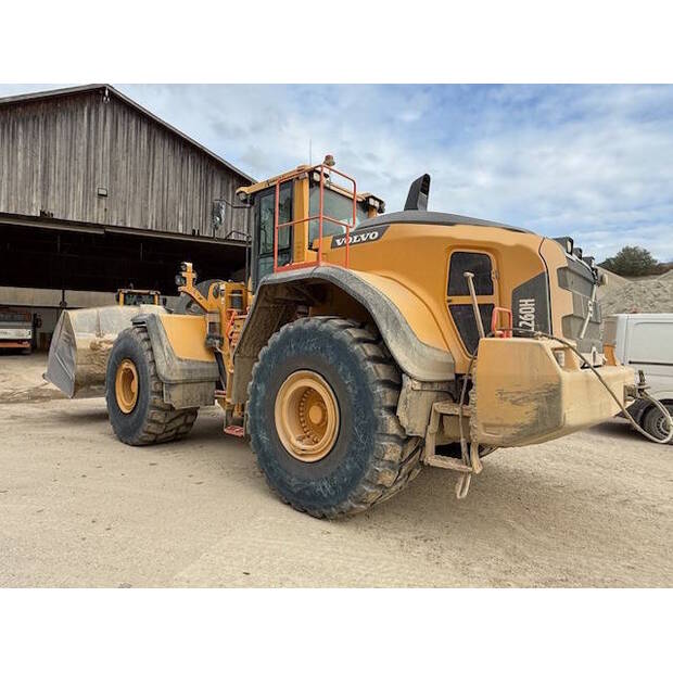 2021 فولفو L260H-43126657