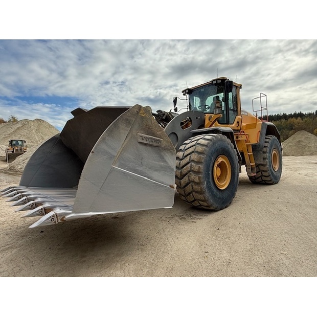 2021 فولفو L260H-43126659