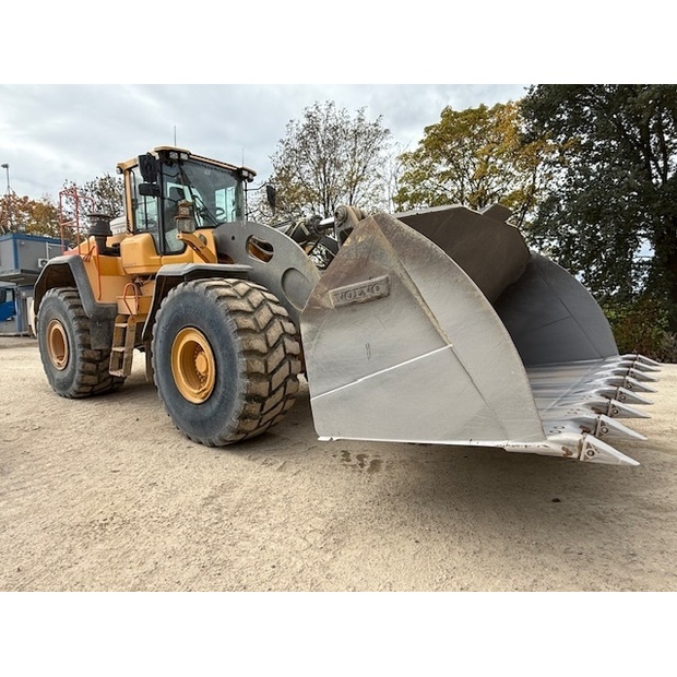 2021 فولفو L260H-43126660