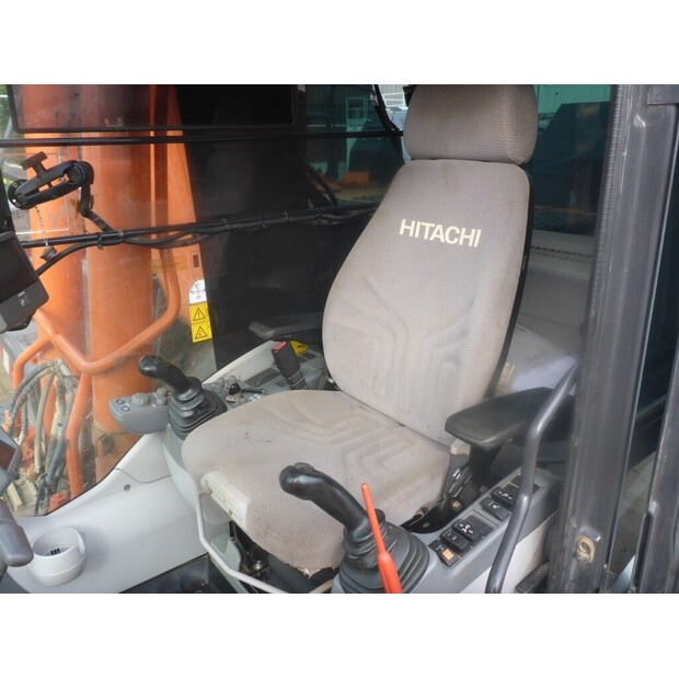 2019 Hitachi ZX300LCN-6-43126708