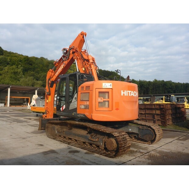 2016 Hitachi ZX225USLC-5B-43126739