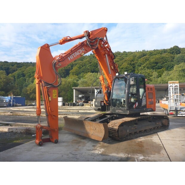 2016 Hitachi ZX225USLC-5B-43126740