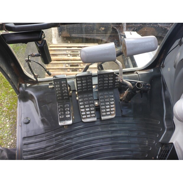 2016 Hitachi ZX225USLC-5B-43126744