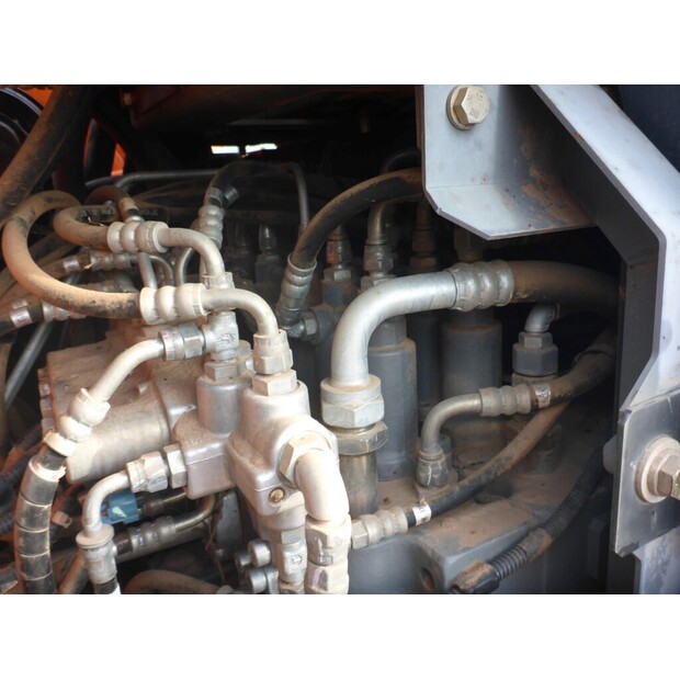 2016 Hitachi ZX225USLC-5B-43126750