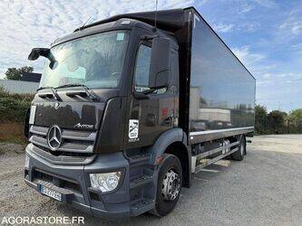صورة ل شاحنات صندوقية 2017 مرسيدس بنز Antos 1824
