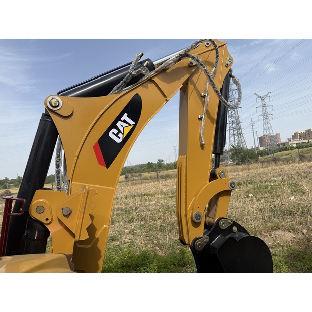 2024 Caterpillar 416F-43136044