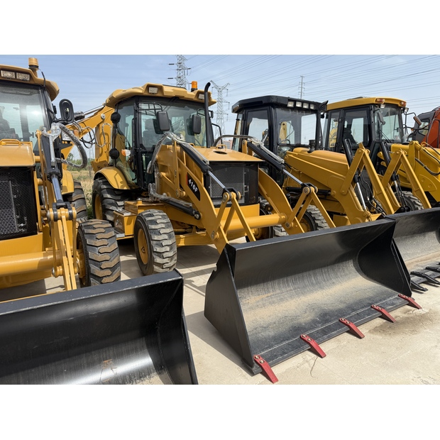 2024 Caterpillar 416F-43136045