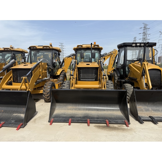 2024 Caterpillar 416F-43136046