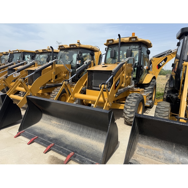 2024 Caterpillar 416F-43136047