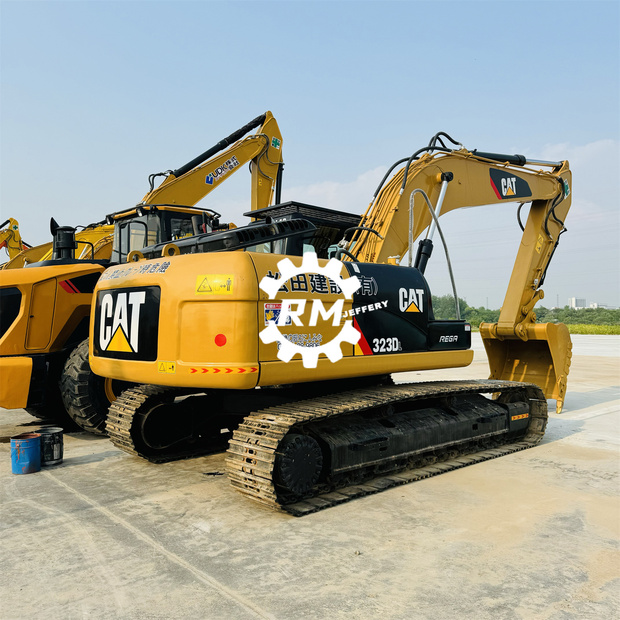 2018 Caterpillar 323D-43136129