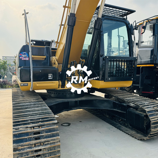 2018 Caterpillar 323D-43136132