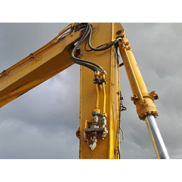 2017 Komatsu PC490LC-11-43137442