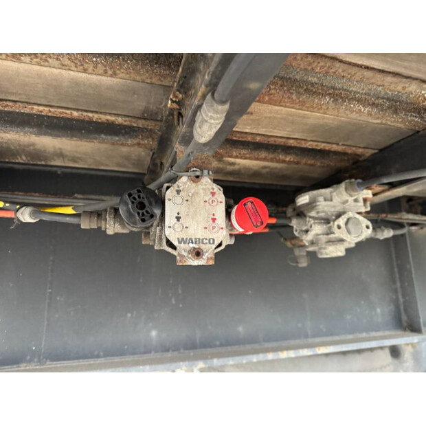 2001 جورينفاجن DRO-12-20-43137586